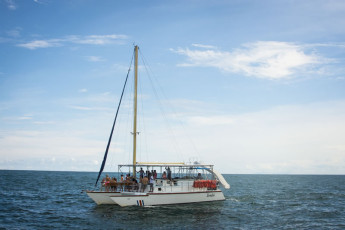 catamaran tour manuel antonio costa rica