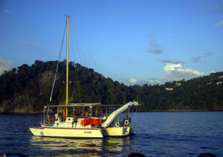 catamaran tour manuel antonio costa rica